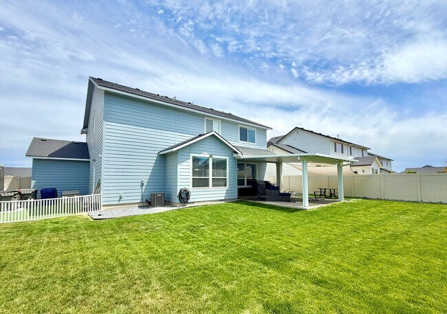 Building Photo - Stunning Nampa Home with RV Parking!