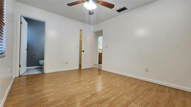 Building Photo - 4518 Yorkshire Ave