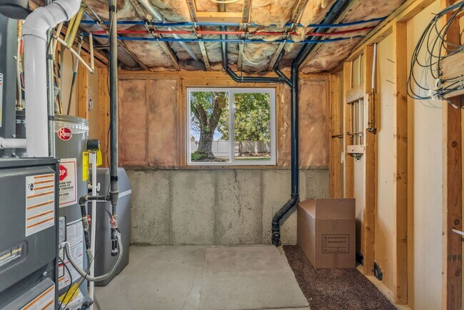 Building Photo - Spacious 5 Bed Kaysville Home with 3-Car Garage