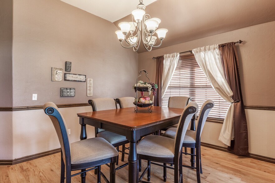 Building Photo - 1700 Dorothy Dr