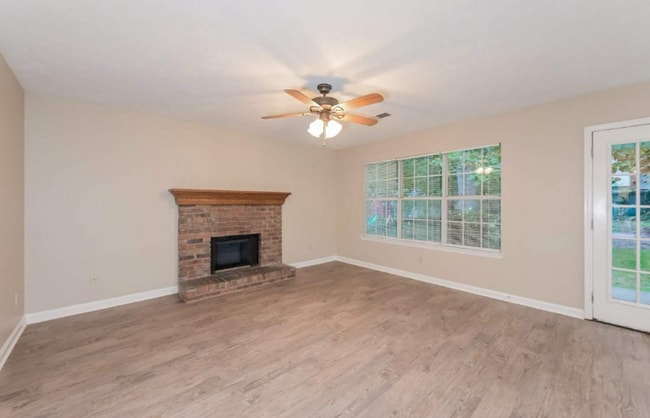 Building Photo - 4220 E Meadow Dr