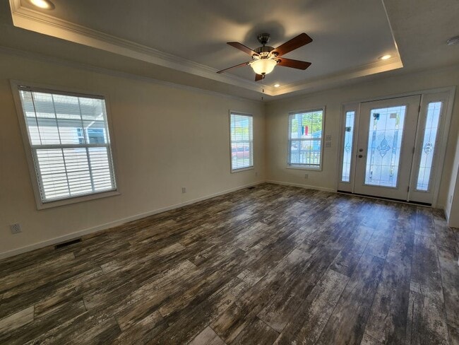 Building Photo - 521 Eland Dr