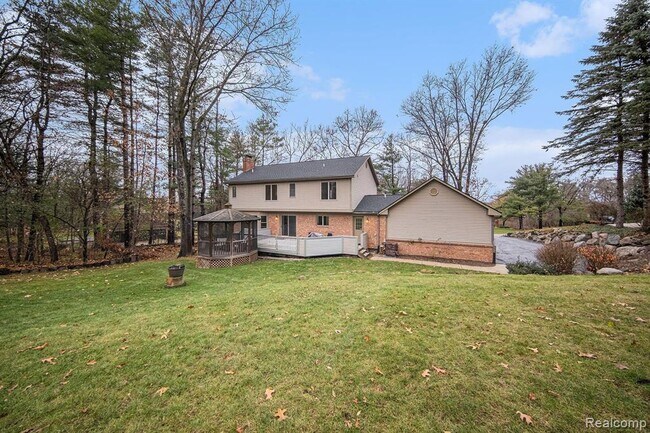 Building Photo - 695 Heritage Dr