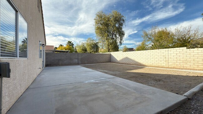 Building Photo - 8840 Spinning Wheel Ave