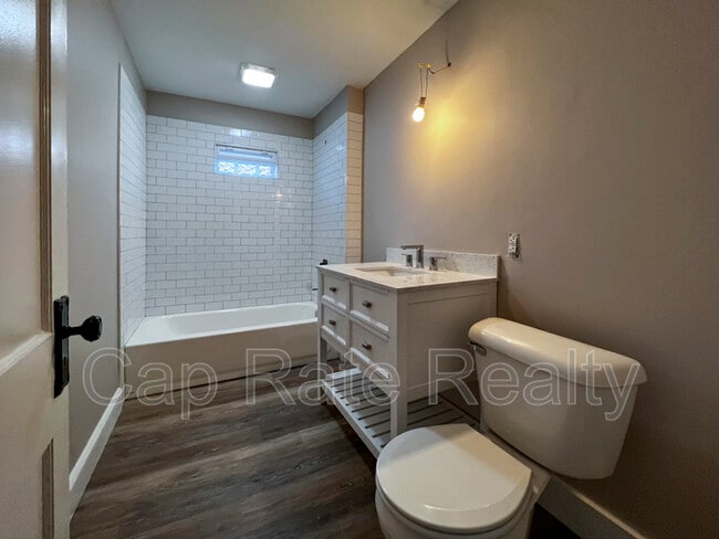 Building Photo - 506 Thurman Ave