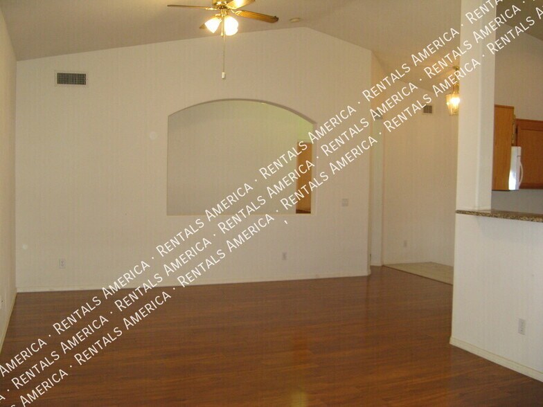 Building Photo - 8536 W Dahlia Dr