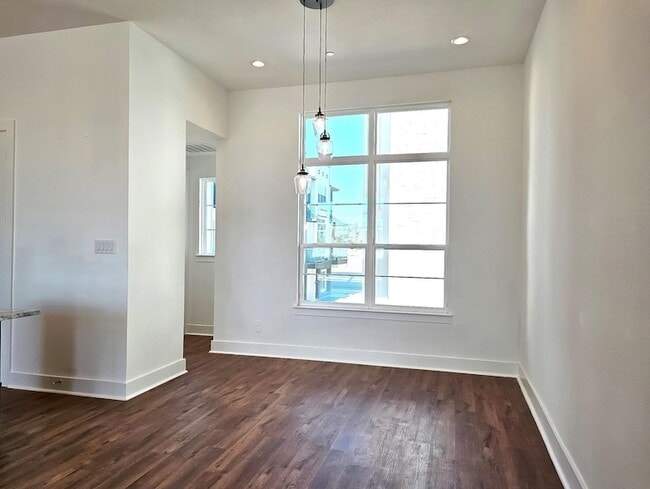 Building Photo - 13325 Bee St