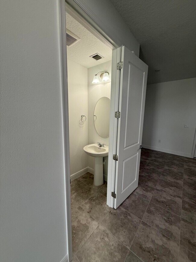 Building Photo - 4718 Longwood Lk Sq