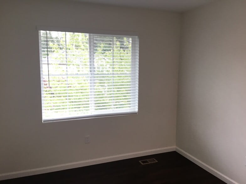 Building Photo - 1142 Ebbets Dr