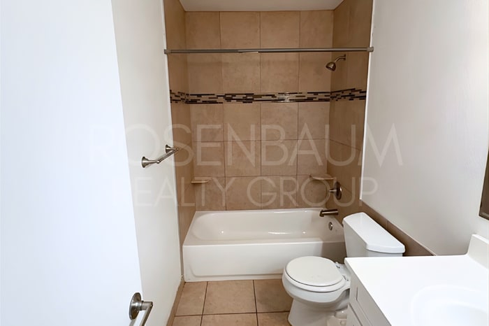 Building Photo - 713 W 1st Ave