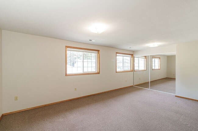 Building Photo - Spacious 4 Bedroom Home | 2,116 SF | Great Room with Fireplace | Fenced Backyard & 2-Car Garage