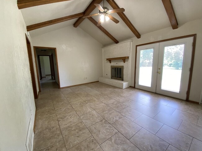 Building Photo - 1517 Essex Ct