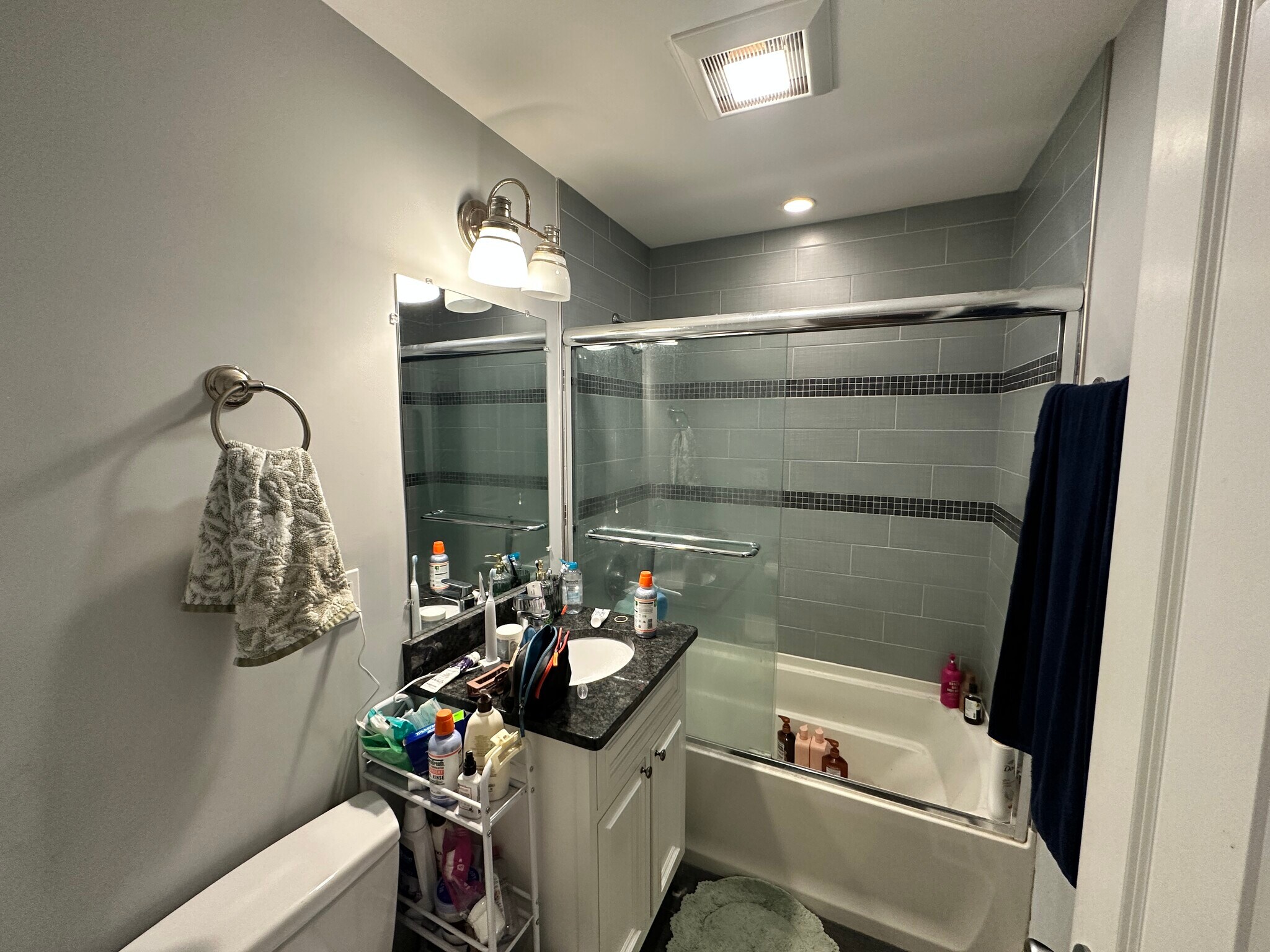 Building Photo - 148 Hillside St