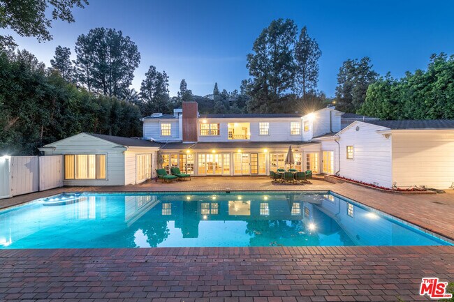 Building Photo - 1148 Coldwater Canyon Dr