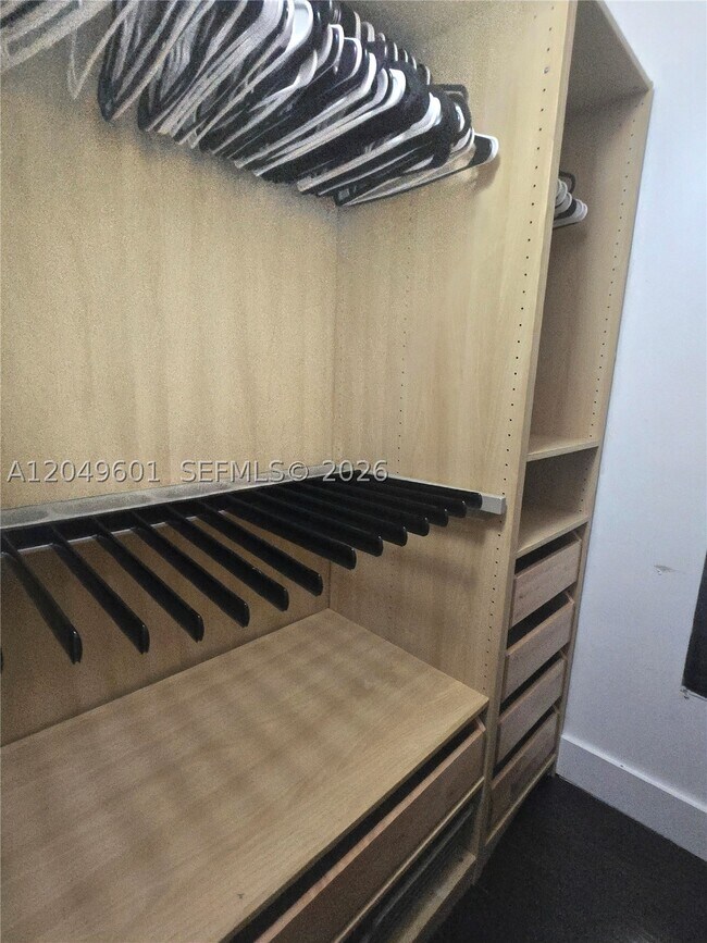 Building Photo - 6001-6114 129