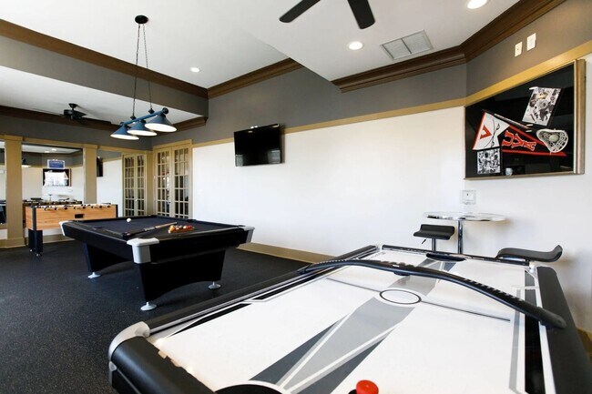 Building Photo - Student-Friendly One Bedroom With Private Bath in Eagles Landing - Utilities Included