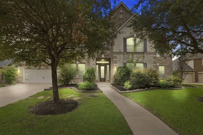 Building Photo - Spacious 6-Bedroom Rental with Game Room, ...