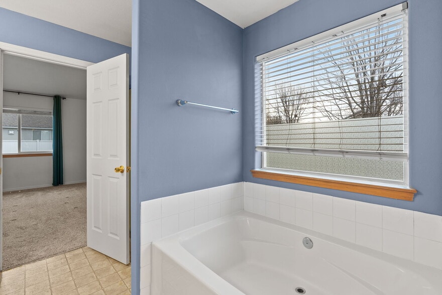 Building Photo - 5957 N Saint Croix Dr