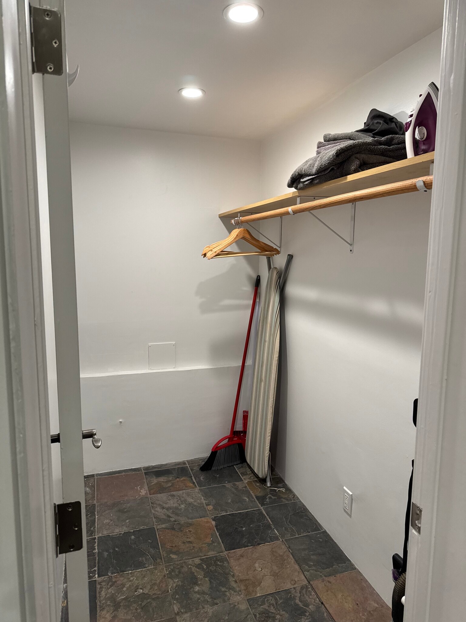 Building Photo - 966 Manzanita St