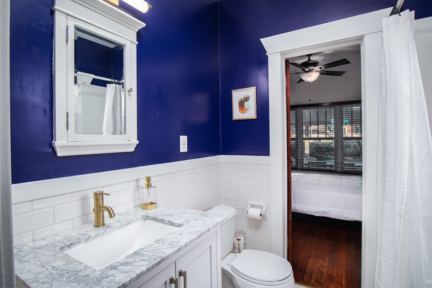 Building Photo - 1102 E Palm Lane