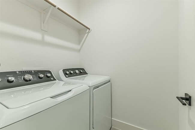 Building Photo - 5703 Balbo St