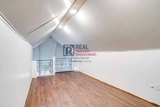 Building Photo - Spacious 3 bed 2 bath Monticello Duplex with Loft