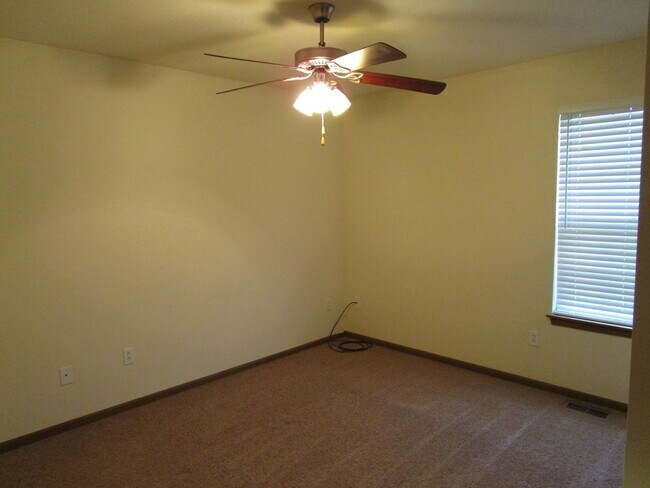 Building Photo - 501-503-503 Glenstone Dr