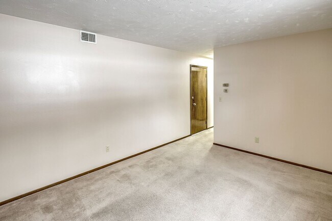 Building Photo - PRE-LEASING 1-Bed and 1-Bath Apartment Available!