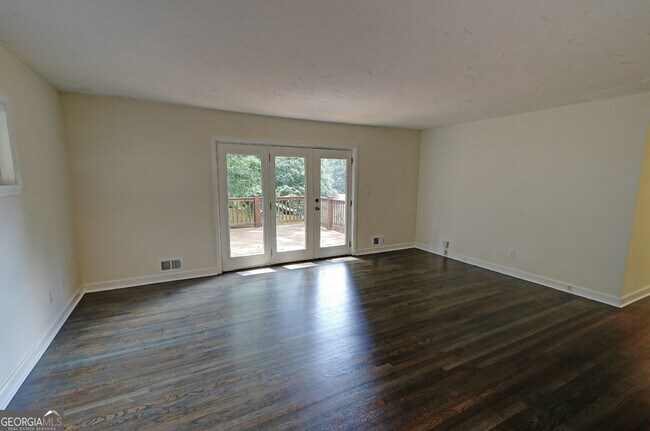 Building Photo - 4985 Crowe Dr SE