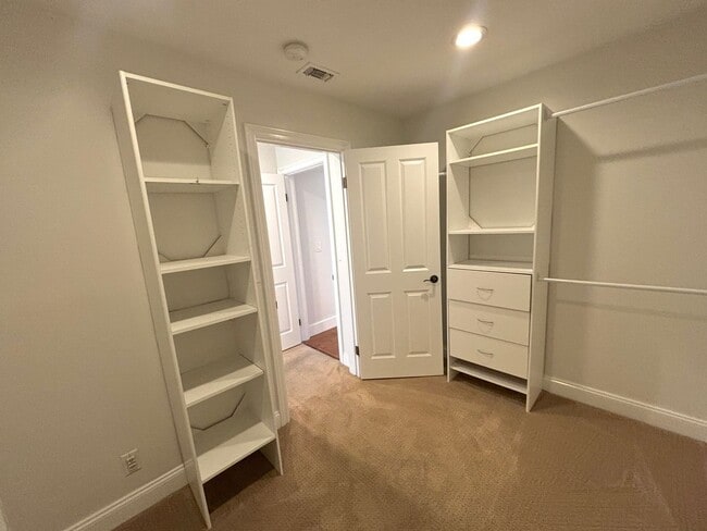 Building Photo - 3 Bedroom pool home available in exclusive Rossmoor neighborhood