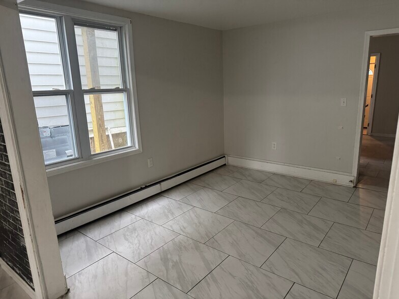 Building Photo - 1048 Birkbeck St