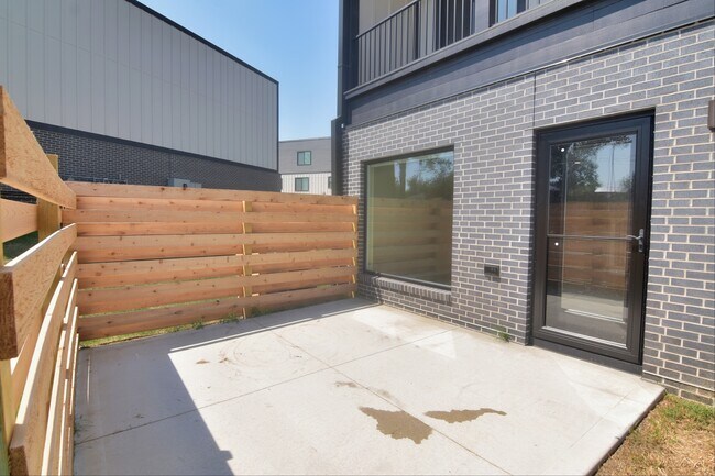 Building Photo - 14 Crosby Park Dr