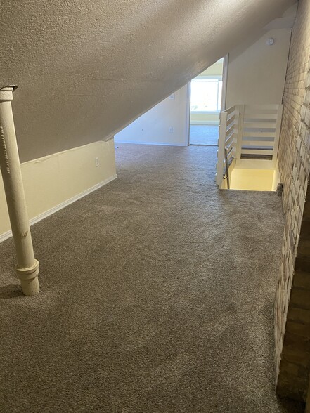 Building Photo - 1605 E 4th St