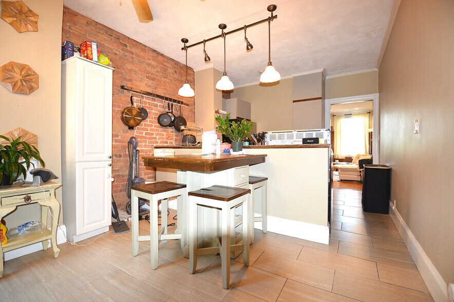 Building Photo - 1793 Beacon St