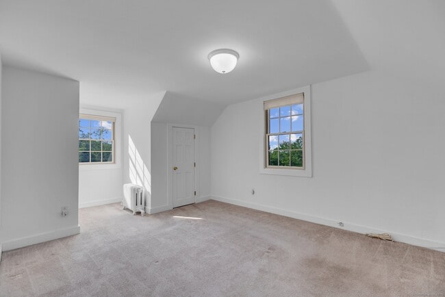 Building Photo - 49 Grandview Dr