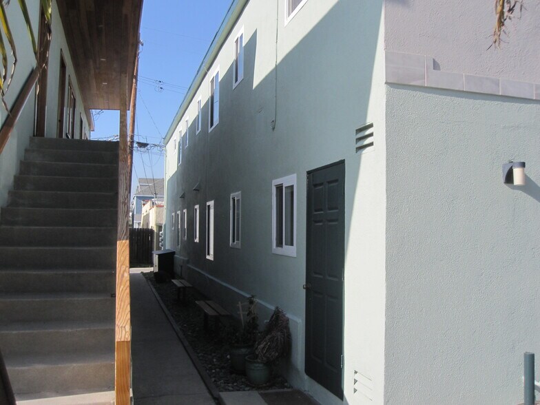 Building Photo - 215 Covina Ave