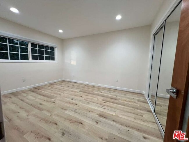 Building Photo - 853 S Bedford St