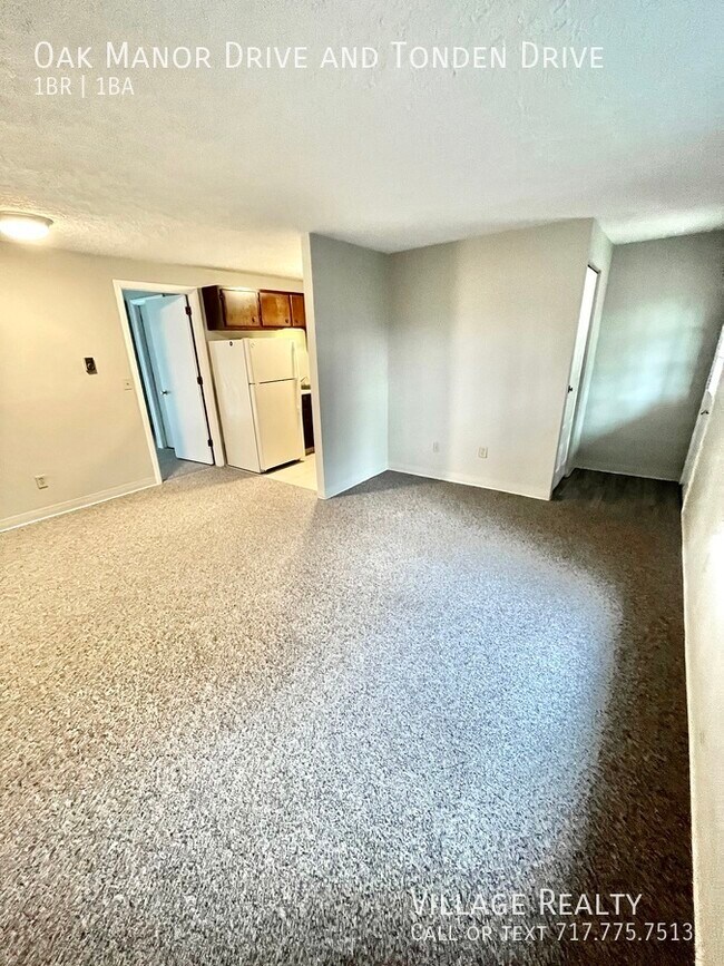 Building Photo - FEW STEPS, No one above or below! Cozy 1-B...