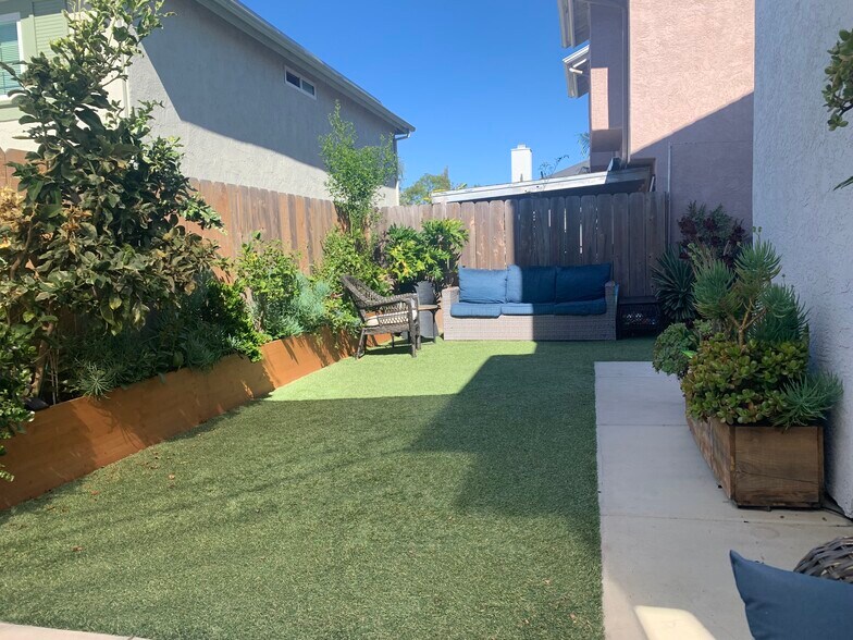 Building Photo - 2406 Maravilla Way