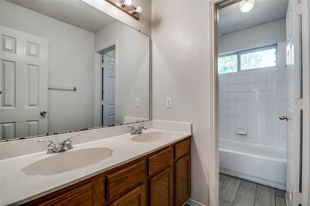 Building Photo - 2401 Redfield Dr
