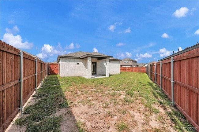 Building Photo - 2600 N Day Lily Ave