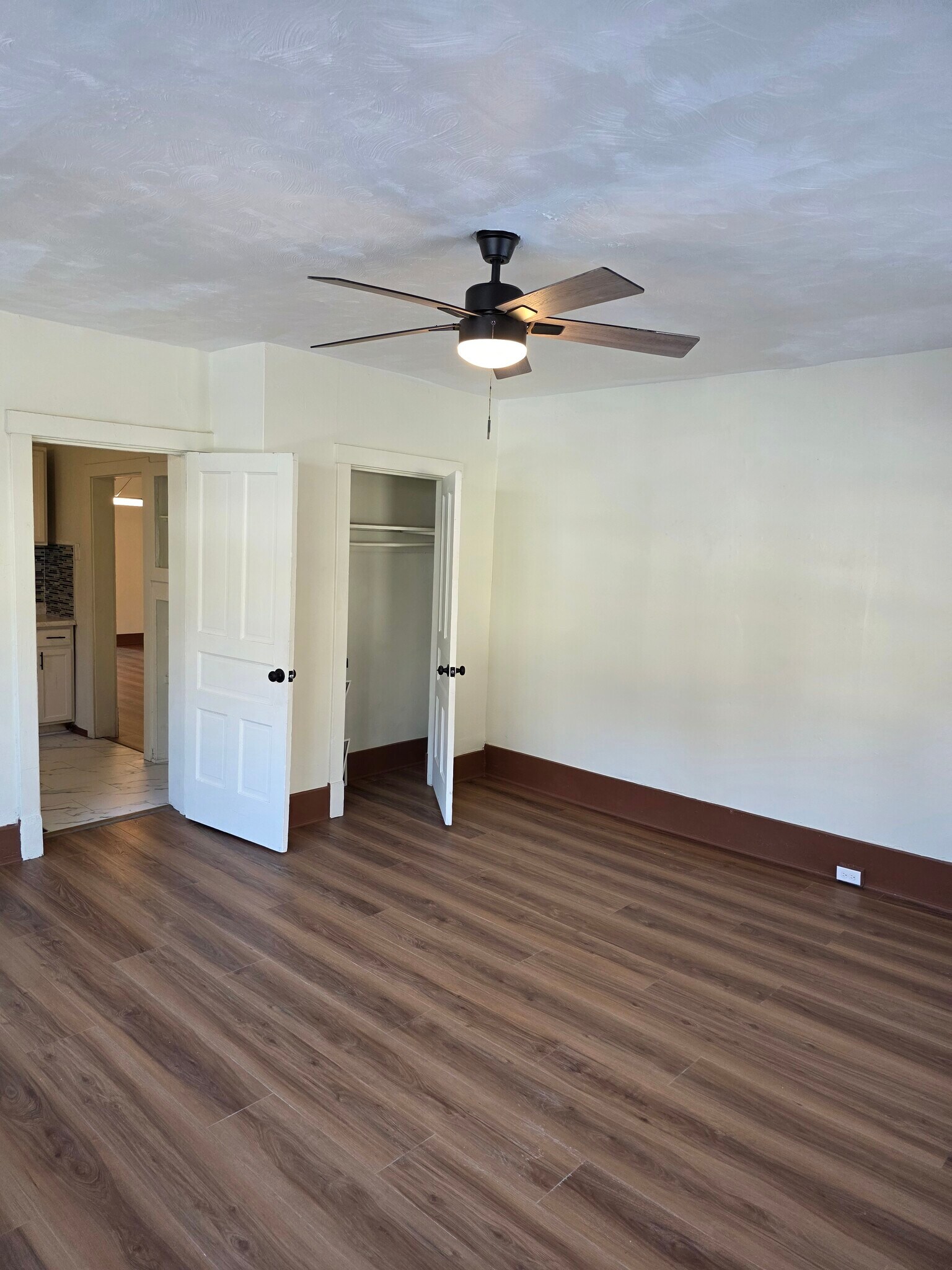 Building Photo - 727 Hill Ave