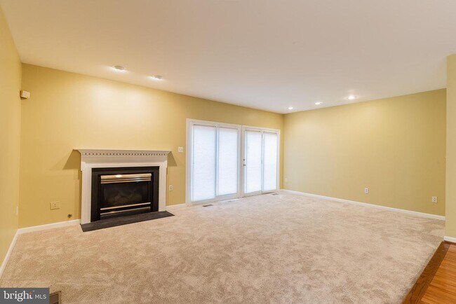 Building Photo - 4018 Lake Glen Rd