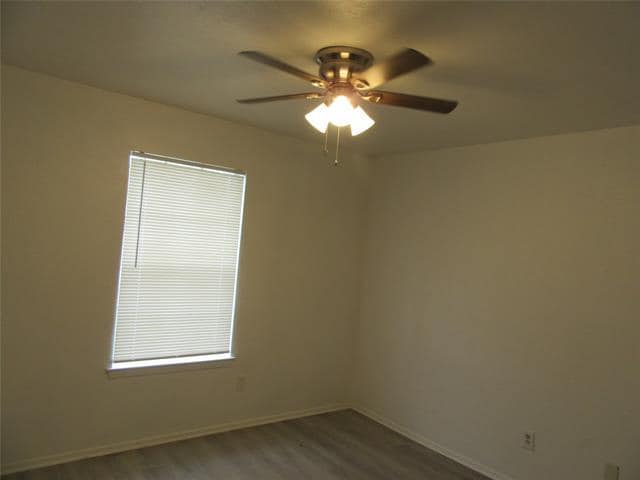 Building Photo - 916 Tulip Trail