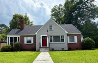 Building Photo - Small town living at its best!