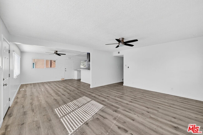 Building Photo - 425 W Regent St