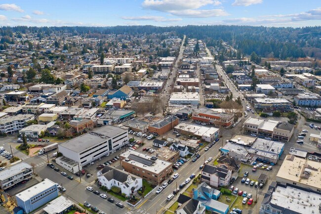 Building Photo - 120 4th Ave N