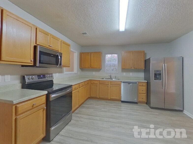 Building Photo - 2048 Lake Carolina Dr