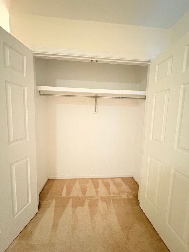 Building Photo - 3 BED / 2 BATH SINGLE FAMILY