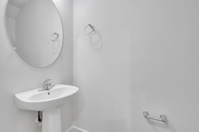 Building Photo - Stylish 3BR/2.5BA END-UNIT Townhome with Garage in Camelot Townes! $1,650/mo rent